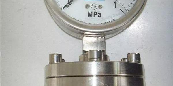 在氣力輸送系統(tǒng)中，壓力表與管道安裝有哪些注意點(diǎn)